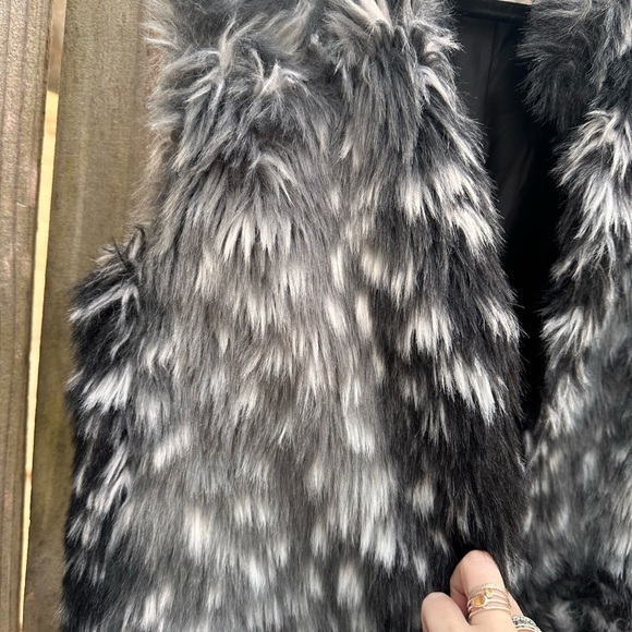 Pins & Needles Anthropologie Faux Fur Fluffy Animal Print Sweater Vest - Picture 5 of 8